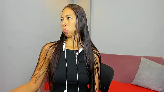 Snapshot of Rosalinda_Cortez chatting on March 11, 2026, 12:21 pm Rosalinda Cortez online show from March 11, 2026, 12:21 pm