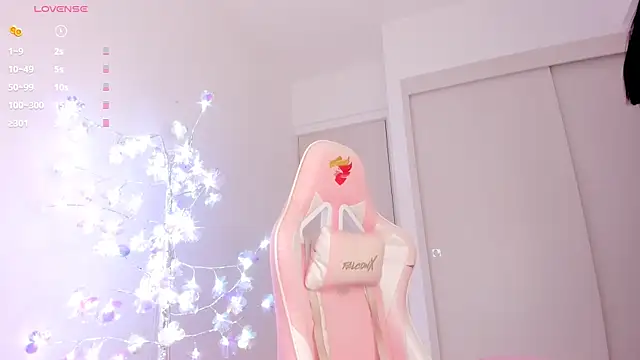 mia yourmommy online show from December 17, 2025, 12:59 am