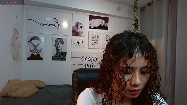 mayamoira1 online show from September 25, 2025, 12:33 pm