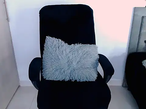 Snapshot of diana__34 chatting on March 14, 2026, 4:35 pm diana 34 online show from March 14, 2026, 4:35 pm