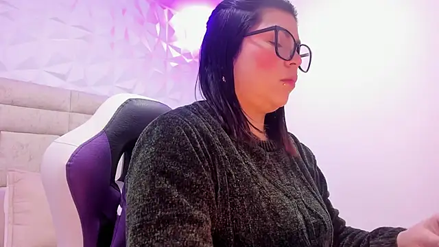 PauletteJ online show from November 14, 2025, 11:58 am