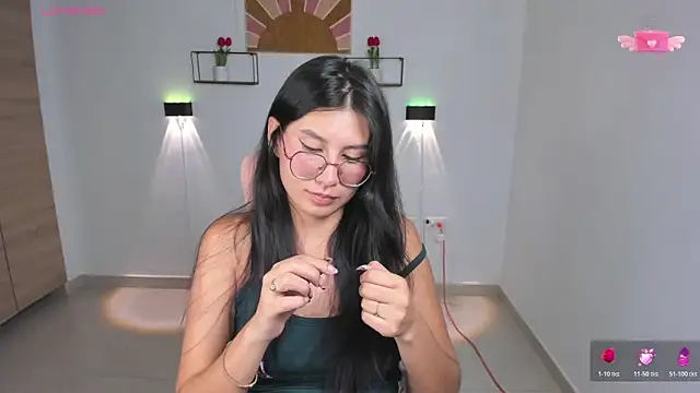 emily villamil online show from November 14, 2025, 9:40 pm