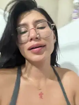 Snapshot of emily_villamil chatting on February 28, 2026, 4:39 pm emily villamil online show from February 28, 2026, 4:39 pm