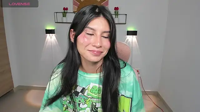 Snapshot of emily_villamil chatting on February 5, 2026, 9:32 pm emily villamil online show from February 5, 2026, 9:32 pm