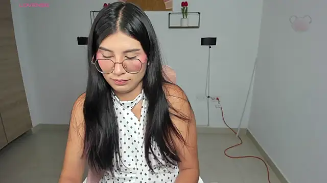 Snapshot of emily_villamil chatting on March 9, 2026, 8:45 pm emily villamil online show from March 9, 2026, 8:45 pm