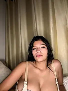 Snapshot of AgathaGeorgiou chatting on October 9, 2025, 10:32 pm AgathaGeorgiou online show from October 9, 2025, 10:32 pm