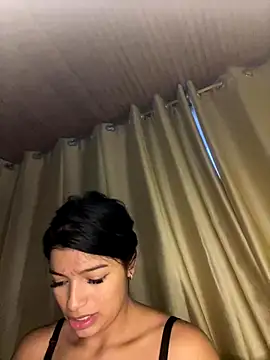 Snapshot of AgathaGeorgiou chatting on November 24, 2025, 10:43 pm AgathaGeorgiou online show from November 24, 2025, 10:43 pm