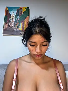 Snapshot of AgathaGeorgiou chatting on October 15, 2025, 10:40 pm AgathaGeorgiou online show from October 15, 2025, 10:40 pm