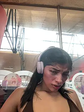 Snapshot of AgathaGeorgiou chatting on May 18, 2026, 8:02 pm AgathaGeorgiou online show from May 18, 2026, 8:02 pm
