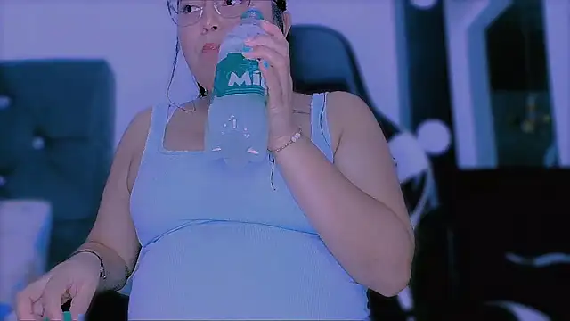 KathieBurning online show from November 8, 2025, 7:28 pm