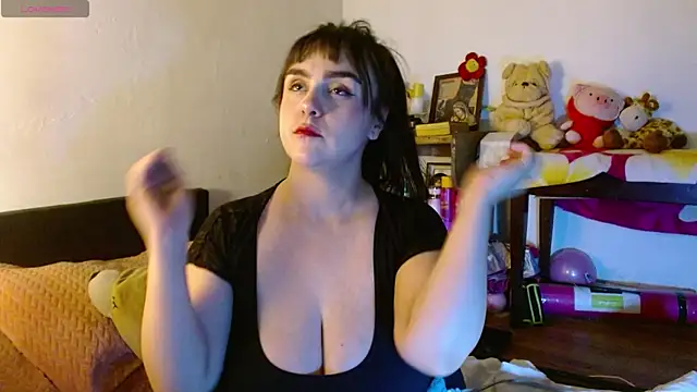 Snapshot of collette_beaufoy_ chatting on August 5, 2026, 3:06 pm collette beaufoy online show from August 5, 2026, 3:06 pm