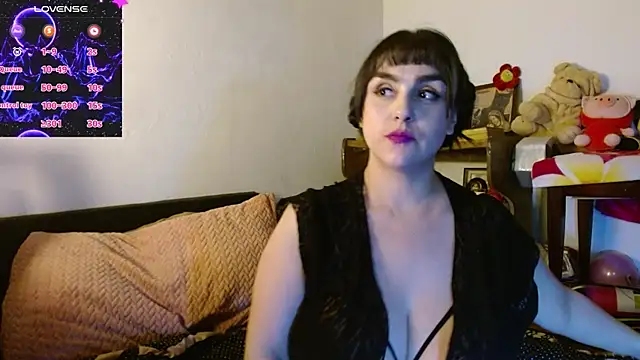 Snapshot of collette_beaufoy_ chatting on August 2, 2026, 6:12 am collette beaufoy online show from August 2, 2026, 6:12 am
