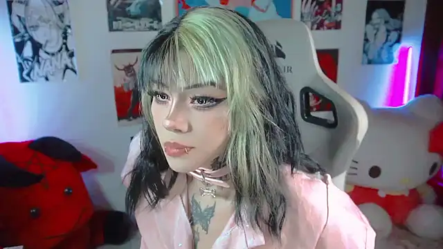 Snapshot of Deadly_Doll chatting on October 18, 2025, 7:49 pm Deadly Doll online show from October 18, 2025, 7:49 pm