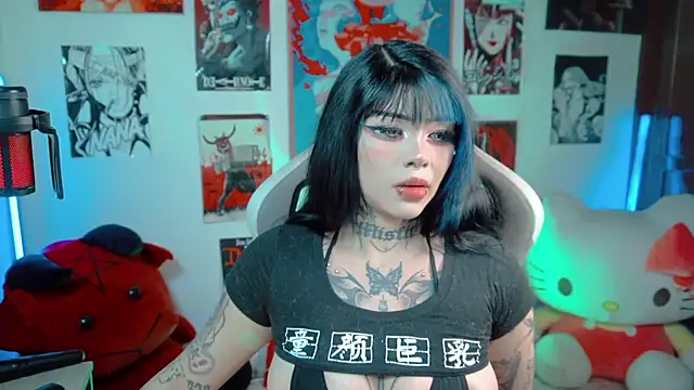 Snapshot of Deadly_Doll chatting on July 24, 2026, 8:27 pm Deadly Doll online show from July 24, 2026, 8:27 pm