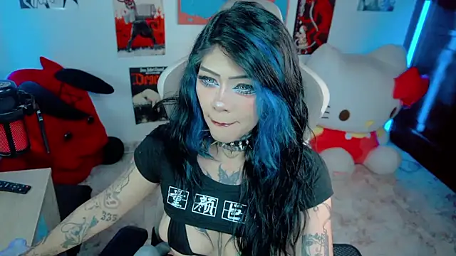 Snapshot of Deadly_Doll chatting on April 26, 2026, 7:33 pm Deadly Doll online show from April 26, 2026, 7:33 pm
