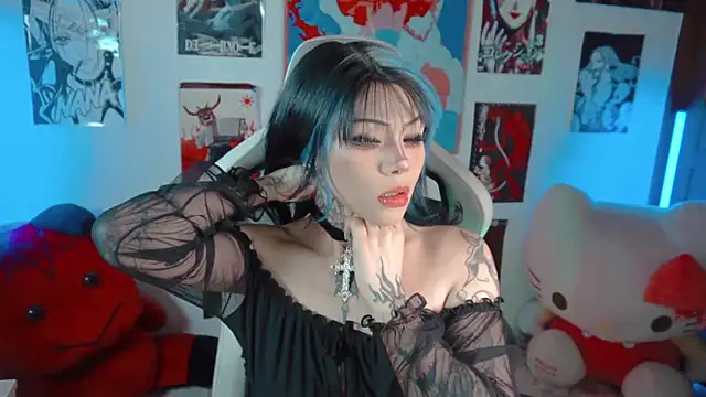 Snapshot of Deadly_Doll chatting on November 17, 2025, 9:19 pm Deadly Doll online show from November 17, 2025, 9:19 pm