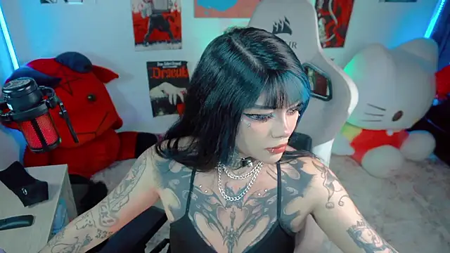 Snapshot of Deadly_Doll chatting on June 24, 2026, 11:57 pm Deadly Doll online show from June 24, 2026, 11:57 pm