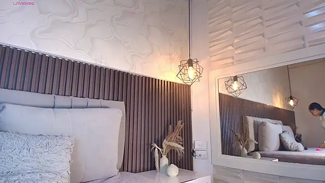 SHANONCLARK online show from February 16, 2026, 7:01 pm