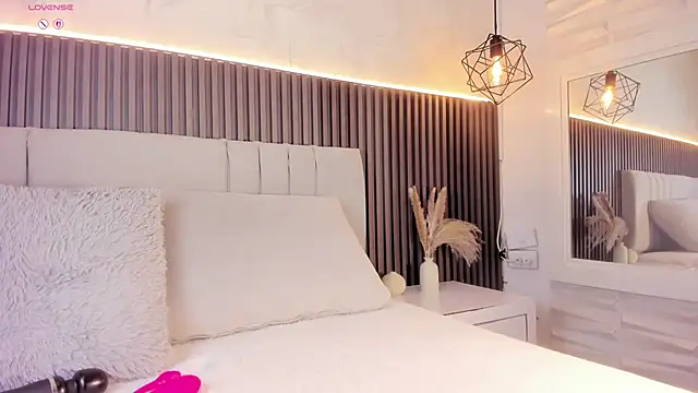 Snapshot of SHANONCLARK chatting on November 4, 2025, 7:17 pm SHANONCLARK online show from November 4, 2025, 7:17 pm