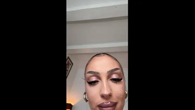 Snapshot of MileySin1111 chatting on October 16, 2025, 11:18 am MileySin1111 online show from October 16, 2025, 11:18 am