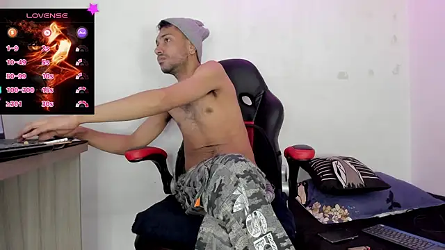 Snapshot of Aron_Baylor chatting on December 5, 2025, 4:55 am Aron Baylor online show from December 5, 2025, 4:55 am