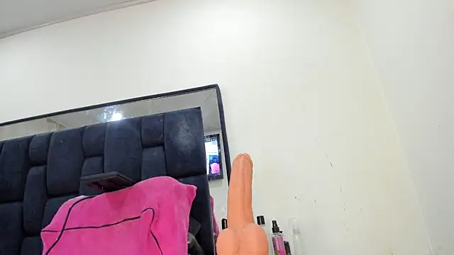 AntonelaNeri online show from December 22, 2025, 2:28 pm