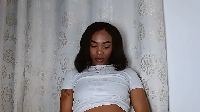 Snapshot of bhritany_brow chatting on October 15, 2025, 7:33 pm bhritany brow online show from October 15, 2025, 7:33 pm