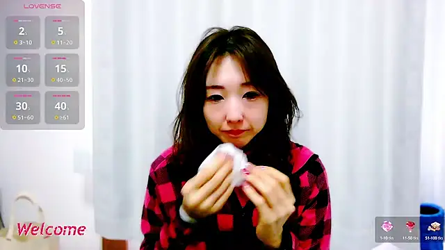 Snapshot of Love_me_Eri_ chatting on March 3, 2025, 5:58 am Love me Eri online show from March 3, 2025, 5:58 am