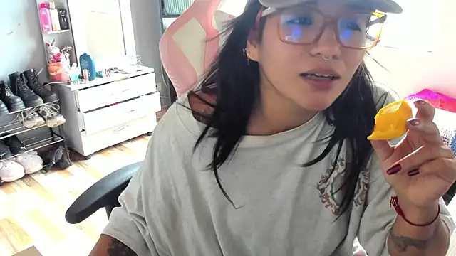 Snapshot of annie_walker6 chatting on May 5, 2026, 7:39 pm annie walker6 online show from May 5, 2026, 7:39 pm
