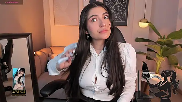 Snapshot of Ellie_Jhonson__ chatting on October 27, 2025, 12:00 am Ellie Jhonson online show from October 27, 2025, 12:00 am