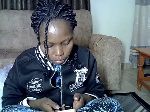 Snapshot of AurelAda chatting on November 18, 2025, 11:15 pm AurelAda online show from November 18, 2025, 11:15 pm