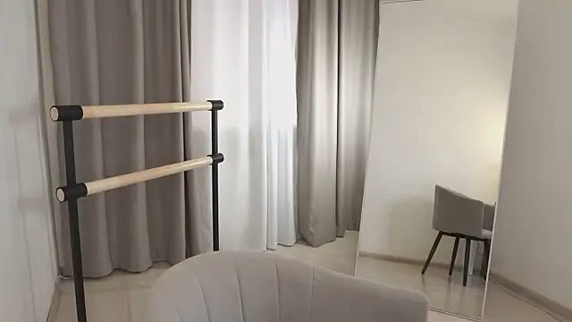 Snapshot of FiaMoor chatting on November 26, 2025, 9:42 am FiaMoor online show from November 26, 2025, 9:42 am