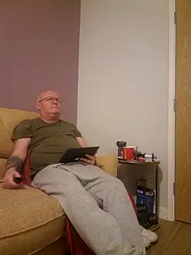 Snapshot of FriendlyDave chatting on March 7, 2025, 11:38 pm FriendlyDave online show from March 7, 2025, 11:38 pm