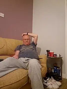 Snapshot of FriendlyDave chatting on March 8, 2025, 10:34 pm FriendlyDave online show from March 8, 2025, 10:34 pm