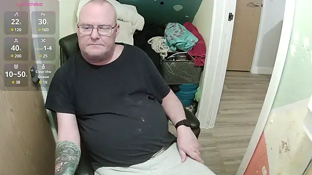 Snapshot of FriendlyDave chatting on March 4, 2025, 7:01 pm FriendlyDave online show from March 4, 2025, 7:01 pm