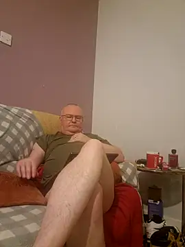 Snapshot of FriendlyDave chatting on February 24, 2025, 10:47 pm FriendlyDave online show from February 24, 2025, 10:47 pm