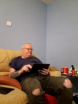 Snapshot of FriendlyDave chatting on March 16, 2025, 10:09 pm FriendlyDave online show from March 16, 2025, 10:09 pm