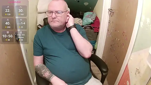 Snapshot of FriendlyDave chatting on March 5, 2025, 10:11 am FriendlyDave online show from March 5, 2025, 10:11 am