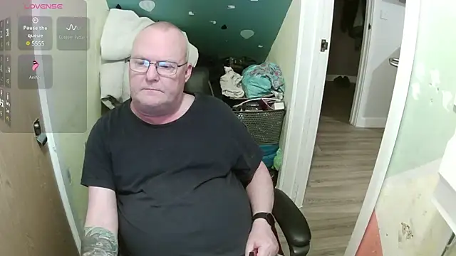 Snapshot of FriendlyDave chatting on March 3, 2025, 4:00 am FriendlyDave online show from March 3, 2025, 4:00 am