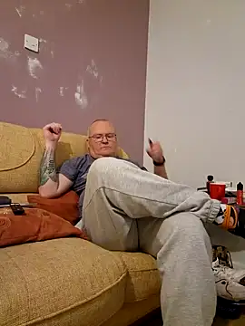 Snapshot of FriendlyDave chatting on March 12, 2025, 10:28 pm FriendlyDave online show from March 12, 2025, 10:28 pm