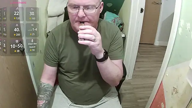 Snapshot of FriendlyDave chatting on March 6, 2025, 7:32 pm FriendlyDave online show from March 6, 2025, 7:32 pm