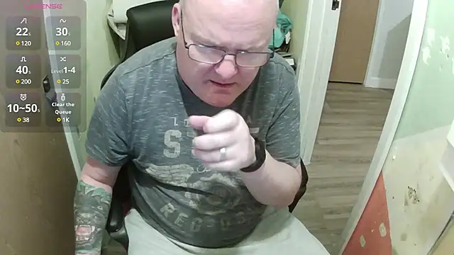 Snapshot of FriendlyDave chatting on March 9, 2025, 6:43 pm FriendlyDave online show from March 9, 2025, 6:43 pm