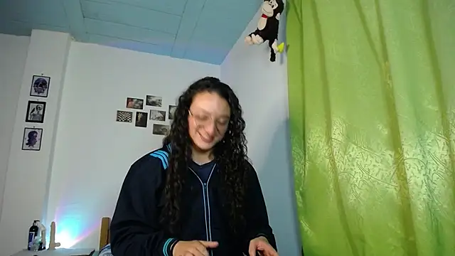 Snapshot of monkeywillwhite chatting on November 3, 2025, 12:05 am monkeywillwhite online show from November 3, 2025, 12:05 am