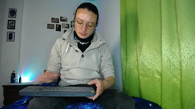 Snapshot of monkeywillwhite chatting on November 29, 2025, 2:44 am monkeywillwhite online show from November 29, 2025, 2:44 am