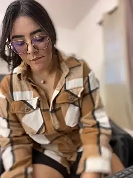 Lia flowers online show from February 17, 2025, 11:11 pm