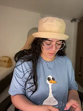 Lia flowers online show from February 2, 2026, 11:15 pm