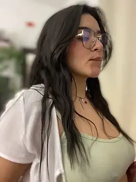 Lia flowers online show from February 27, 2025, 5:18 am