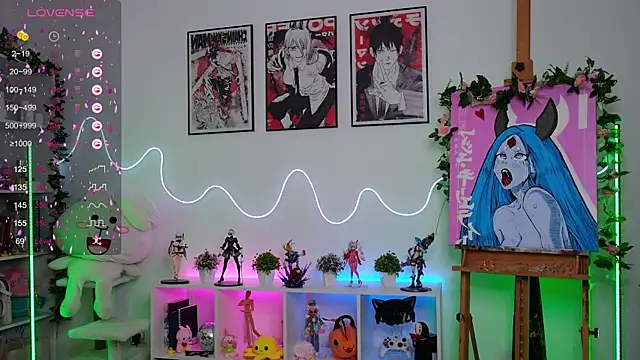 HolliWould  online show from September 25, 2025, 5:41 pm