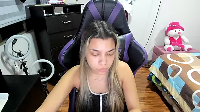 LuisaReyes 2911 online show from December 16, 2024, 1:21 am