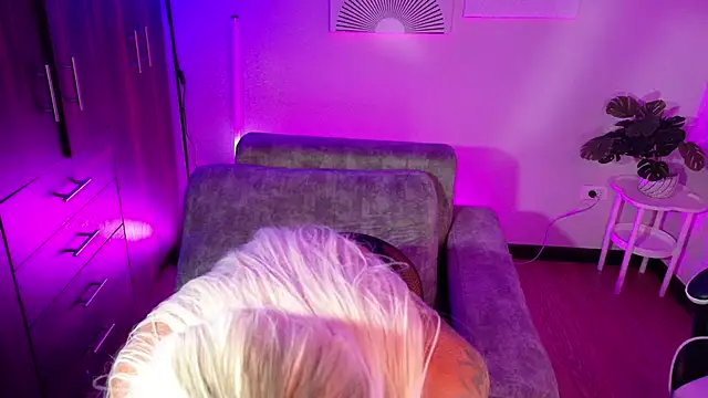 a belladanger online show from May 8, 2026, 2:04 am